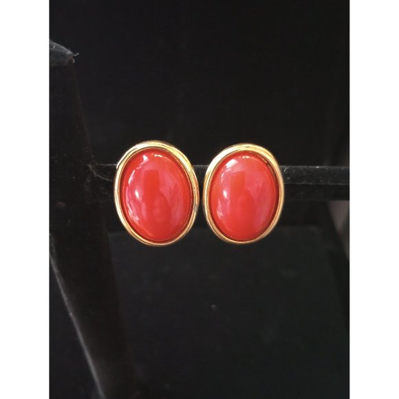 LCI Red Cabochon goldtone bezel clip earrings - Picture 7 of 7